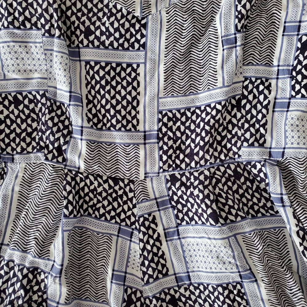 Patterned Romper - Picture 2 of 7